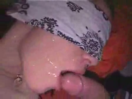 amateur cumshot, geblinddoekte slet zuigt vreemde lul